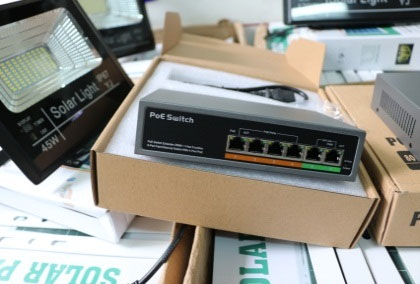 SWITCH POE 4 PORT  VÕ SẮT 100M